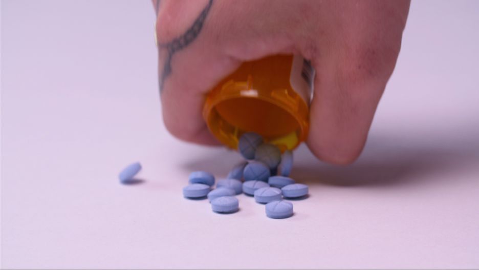 Adderall działa jak amfetamina i jest w USA dostępny na receptę