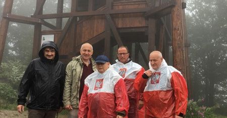 Pamiętacie "patriotyczną" pelerynę Kaczyńskiego? Już w piątek możecie zdobyć taką samą