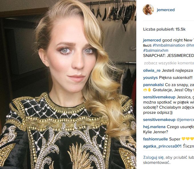 Jessica Mercedes w sukience (1599 zł) z kolekcji Balmain x H&M (fot. Instagram)