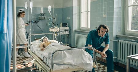 Program TV na sobotę: "Bogowie", "Boisko bezdomnych", "Zack i Miri kręcą porno" [21-10-2017]