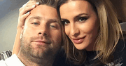 Córki Sary Boruc poszły do szkoły. Mają takie same plecaki, kurtki i buty, tylko spodnie inne [INSTAGRAM]