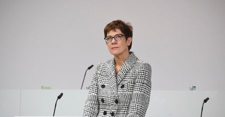 Szefowa CDU do Macrona: nie dla unijnego superpaństwa