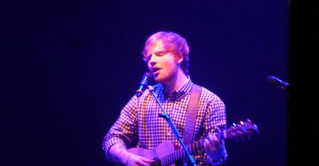 Ed Sheeran z premierą "Divide". Tłumy w oczekiwaniu na nową płytę