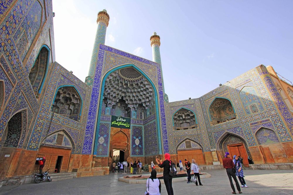 Iran odwiedziła rekordowa liczba turystów. W 2016 r. przyjechało tu blisko 10 mln osób.