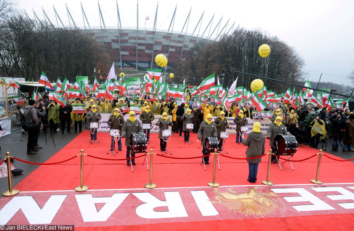 Szczyt bliskowschodni w Warszawie. Protest przed Stadionem Narodowym