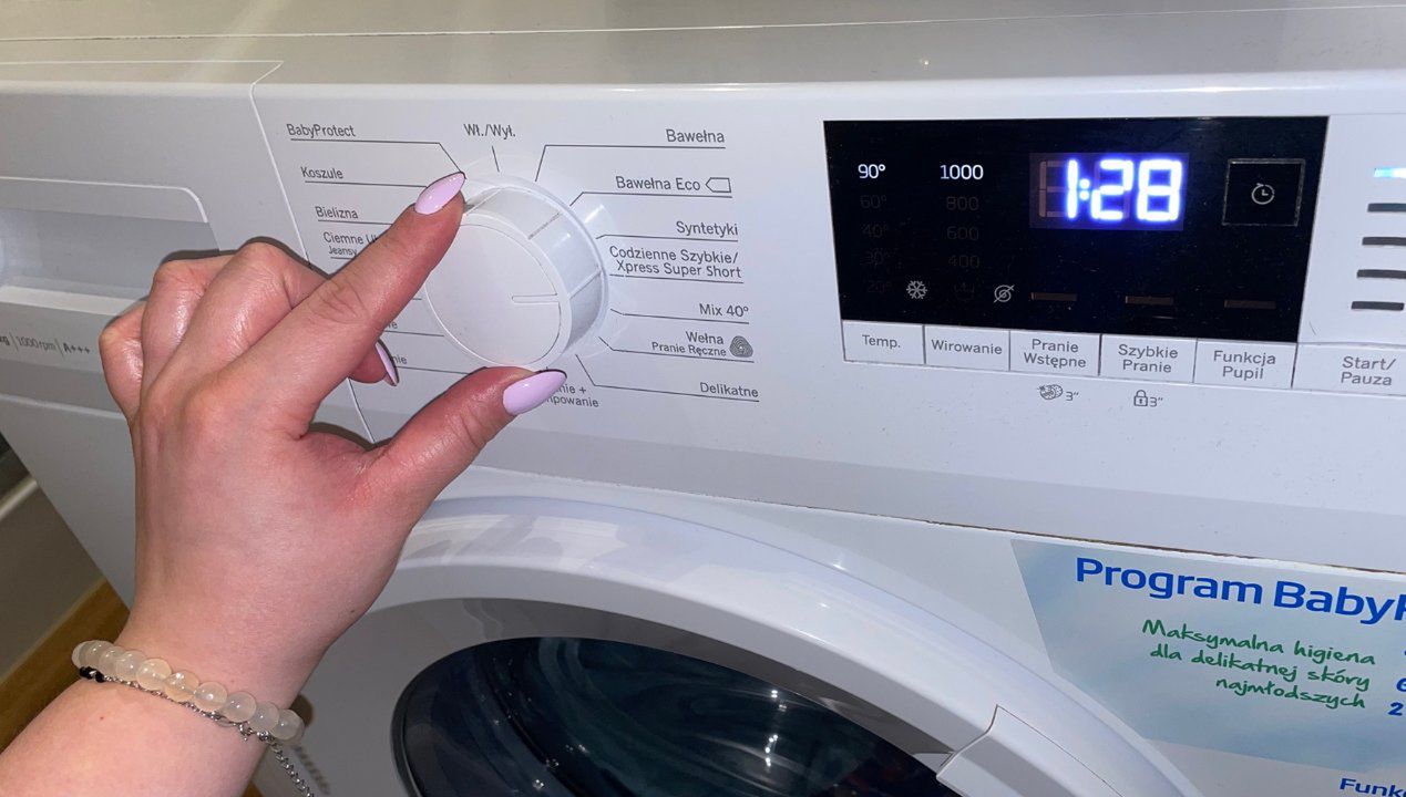 Popełniasz te błędy w czasie prania? Nie dziw się więc, że ubrania są poniszczone