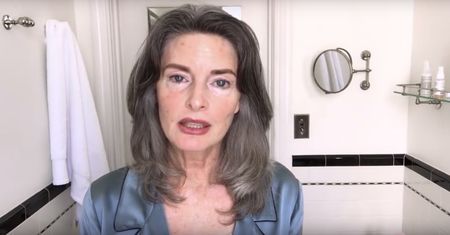 59-latka pokazuje jak krok po kroku dba o urodę. To wideo robi furorę!