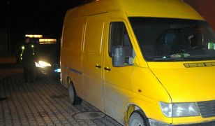 Nielegalni imigranci próbowali dostać się do Polski. Ukryli się w dostawczym busie