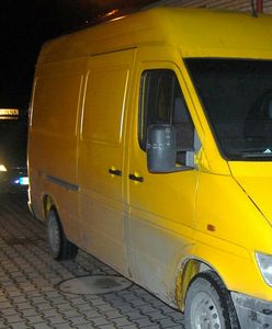 Nielegalni imigranci próbowali dostać się do Polski. Ukryli się w dostawczym busie
