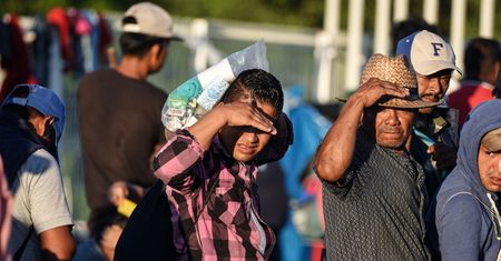 Karawana migrantów coraz bliżej USA. Trump zapowiada sankcje