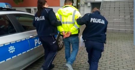 Wielkopolska. "Ilu Meksykanów mieści się w oplu?" Rzecznik policji zadał zagadkę