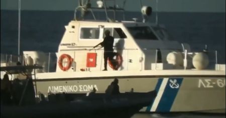 Uchodźcy próbują dostać się do UE. Grecy zaczęli strzelać