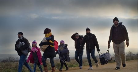 Zaskakujące wyniki sondażu. Polacy wolą wyjść z Unii niż przyjąć uchodźców