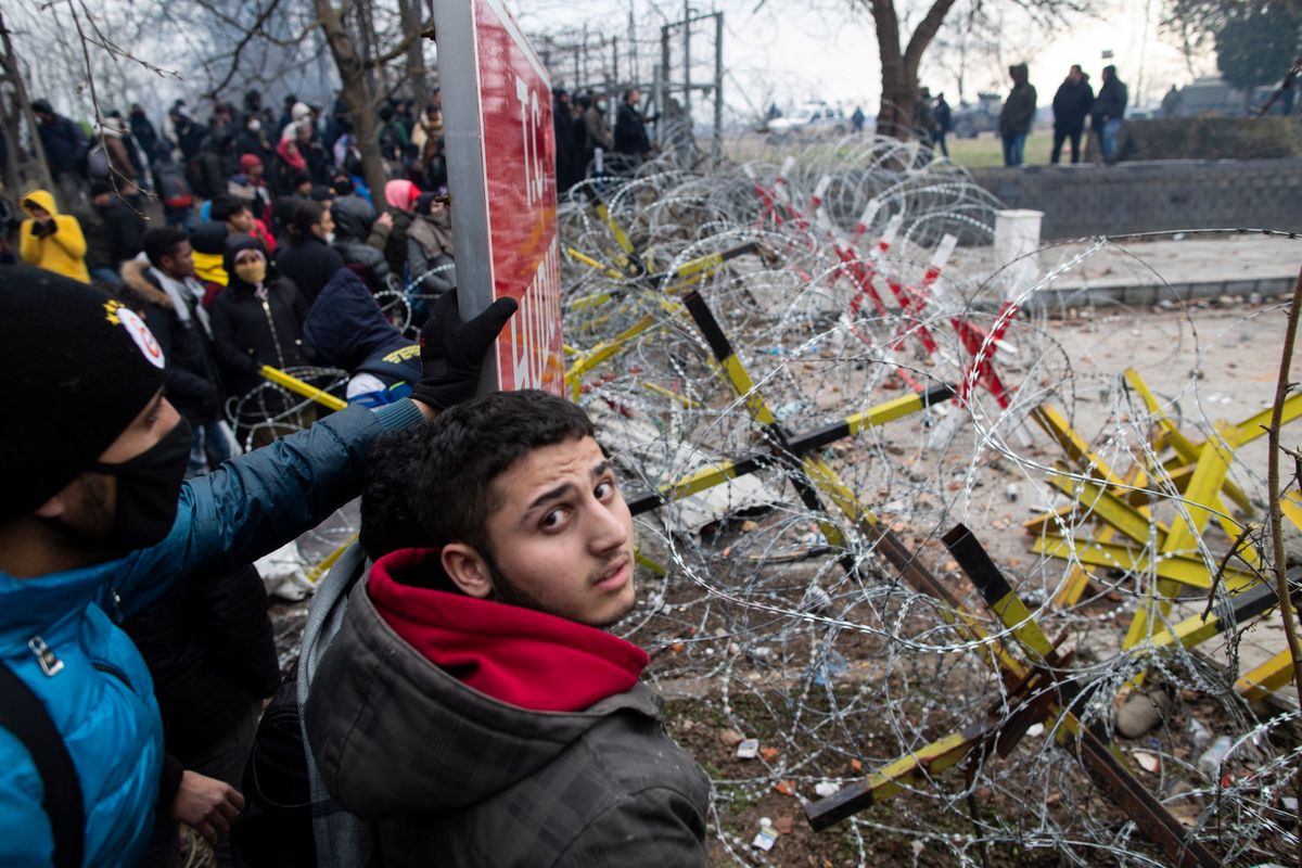Starcia z migrantami. Szturm na grecką granicę