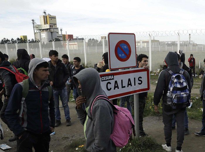 W ruch poszły kije i kamienie. W Calais starli się ze sobą imigranci