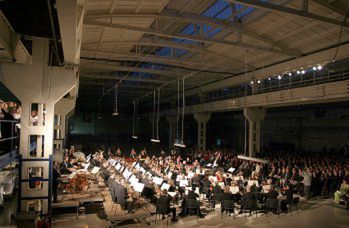 Koncert "Carmina burana" w hali fabrycznej