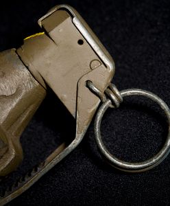 Sanok. Policja obezwładniła mężczyznę z granatem