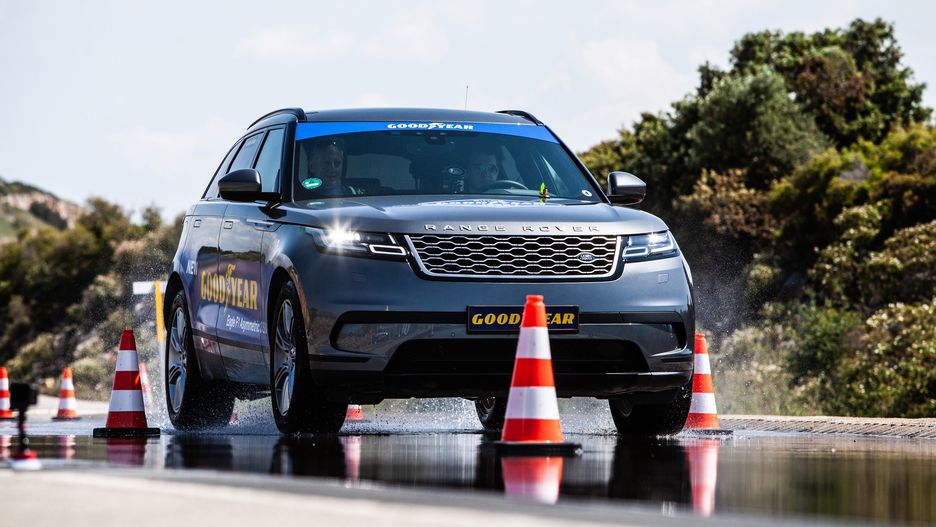 Próba hamowania podczas testów Googyear Eagle F1 Asymmetric 3 SUV