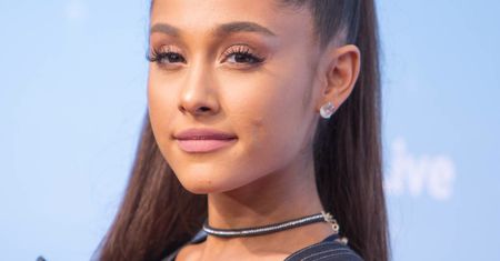 Ariana Grande zrobiła sobie tatuaż na dłoni. Z błędem