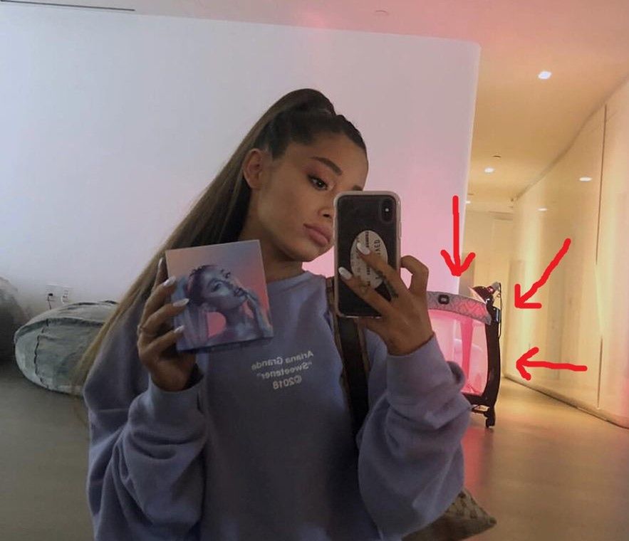 Ariana Grande w ciąży? Zdjęcie z łóżeczkiem wywołało burzę