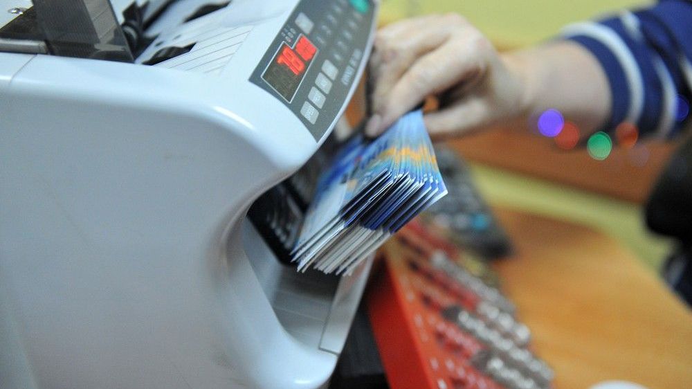 Marek Rzewuski, ze Stowarzyszenia Stop Bankowemu Bezprawiu, spodziewa się, że banki będą próbowały „przemycać” w aneksach zapisy niekorzystne dla konsumentów.