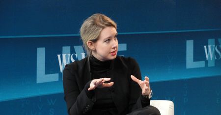 Korporacyjny psychopata. "Elizabeth Holmes nie różniła się od Steve'a Jobsa"