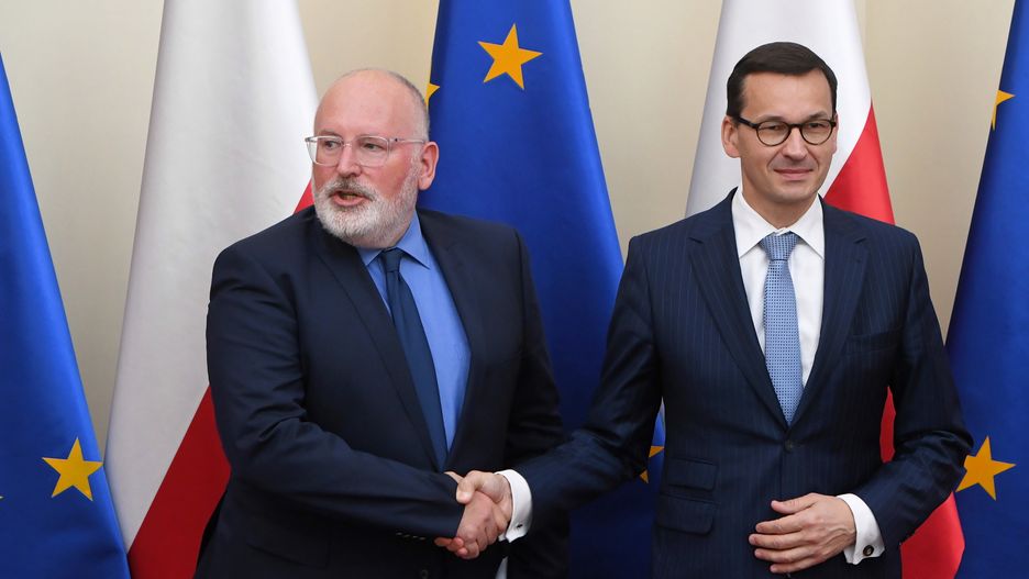 Mateusz Morawiecki przedstawił Fransowi Timmermansowi listę zmian, wprowadzonych w Polsce w ostatnich miesiącach