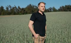 Wsi spokojna, wsi tęczowa. Sołtys nie uklęknie, ale wiatę postawi