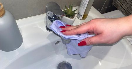 Namocz szmatkę i przetrzyj kran. Pożegnasz kamienne zacieki raz na zawsze!