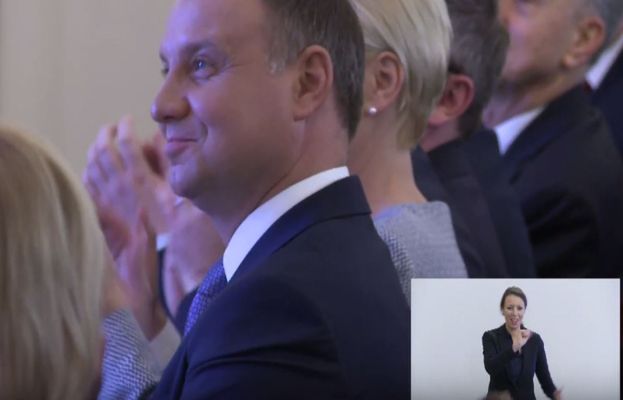 Raper wystąpił przed prezydentem Dudą. Całe show skradła jednak tłumaczka języka migowego