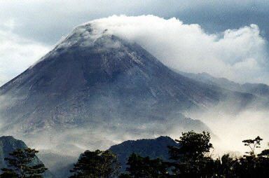 Mieszkańcy okolic wulkanu Merapi odmówili ewakuacji