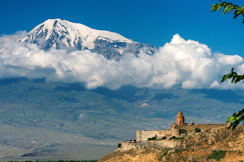 Zagadkowe szczątki na górze Ararat: Czy to legendarna Arka Noego?