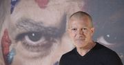 Łysy Antonio Banderas na premierze miniserialu "Geniusz: Picasso", w którym gra główna rolę