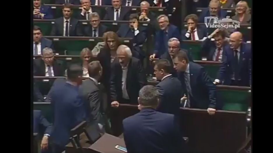 Na sali posiedzeń było gorąco
