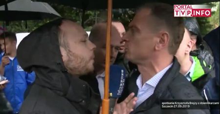 Twierdzą, że Sławomir Nitras popychał dziennikarza. Jest film i krótki komentarz