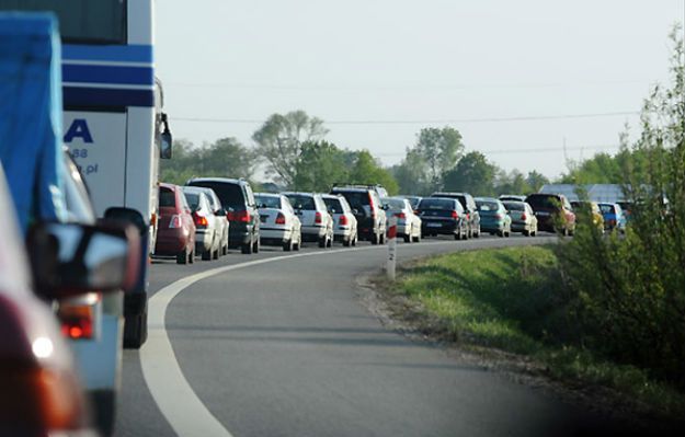 Karambol na autostradzie A4 koło Wrocławia. Auta stoją w korku