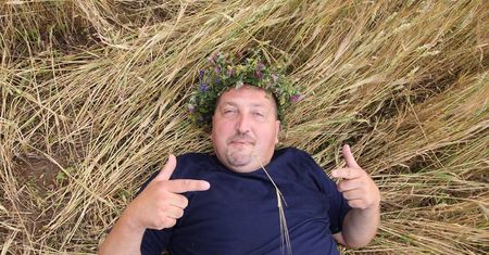Adam Kraśko z Rolnik szuka żony ma nową piosenkę. Rolnik robi karierę w disco-polo