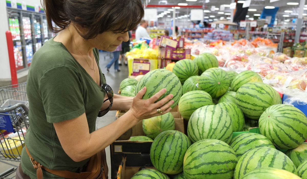 Oto jak wybrać najsłodszego arbuza. Zwróć uwagę na ten szczegół w sklepie