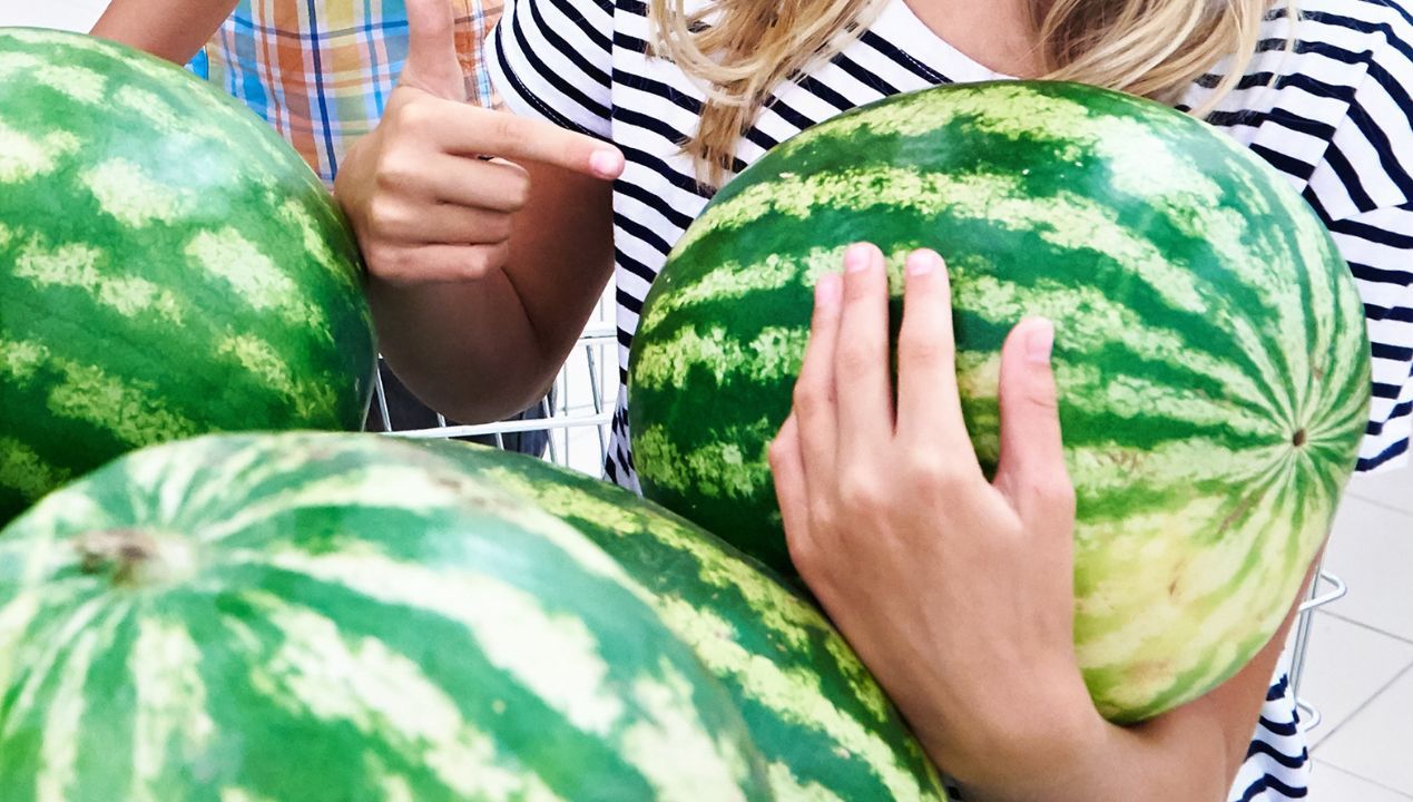 Po tym jednym znaku rozpoznasz słodkiego arbuza. Zwróć na to uwagę w sklepie