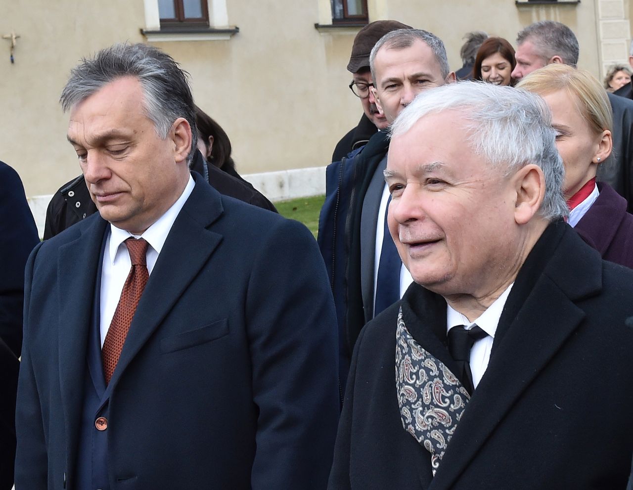 Kaczyński odsłoni pomnik smoleński w Budapeszcie. Został wybudowany za pieniądze partii Orbana
