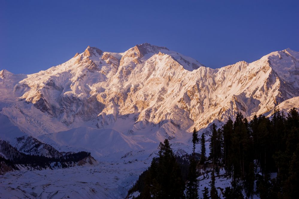 Nanga Parbat. Niedostępny szczyt z dramatyczną historią