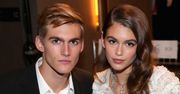 Kaia Gerber w seksownej stylizacji na gali w Nowym Jorku. Podobna do mamy?