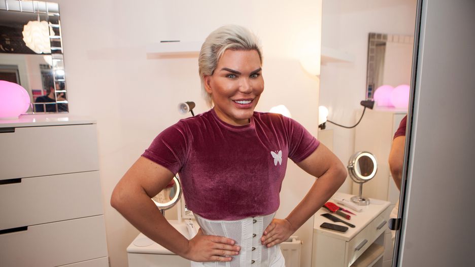 Żywy Ken chce zostać Barbie