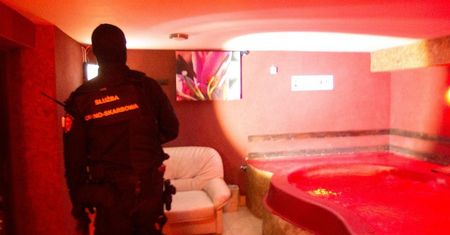 Nalot skarbówki na klub dla swingersów. Na imprezach bawiło się ponad 100 osób