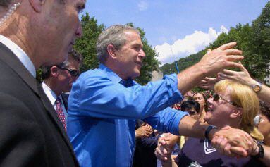 Bush wyprzedza Kerry'ego