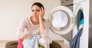 Dlaczego ubrania w suszarce się kurczą? Odpowiedzialna za to jest jedna rzecz