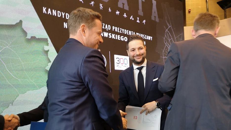 Rafał Trzaskowski i Patryk Jaki - pierwszy uścisk dłoni w tej kampanii