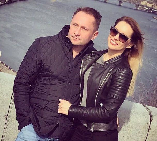 Kamil Durczok pokazał zdjęcie z młodszą partnerką. Dodał mocny podpis