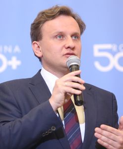 Rodzice wychowujący samotnie dziecko są dyskryminowani przez system? Marczuk odpiera zarzuty opozycji