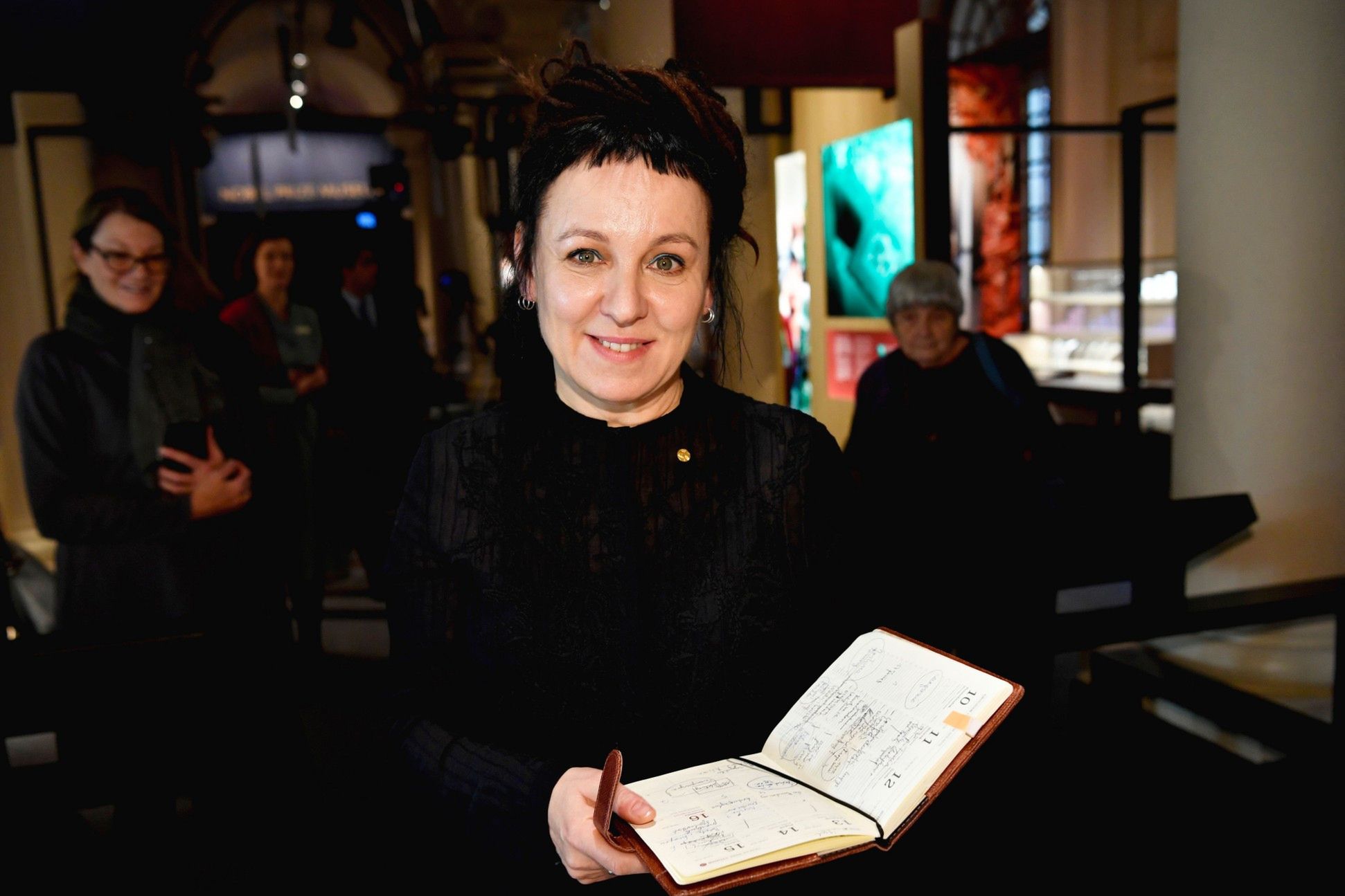 Olga Tokarczuk odbierze Nagrodę Nobla we wtorek 10 grudnia w Sztokholmie. 